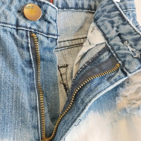 BDG Urban Outfitters Women's Super High-Rise Cheeky Distressed Denim Short Sz 28 - Picture 5 of 8